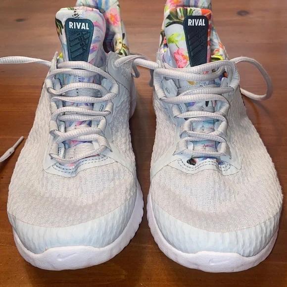 Nike Renew Rival Premium size 8 light gray/ floral  lightweight knit material - Picture 9 of 10